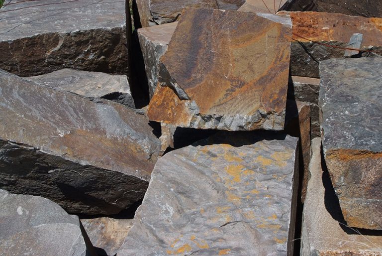 Iron Peak Ledge Masonry Stone - Natural Crushed Rock, Interior/Exterior ...